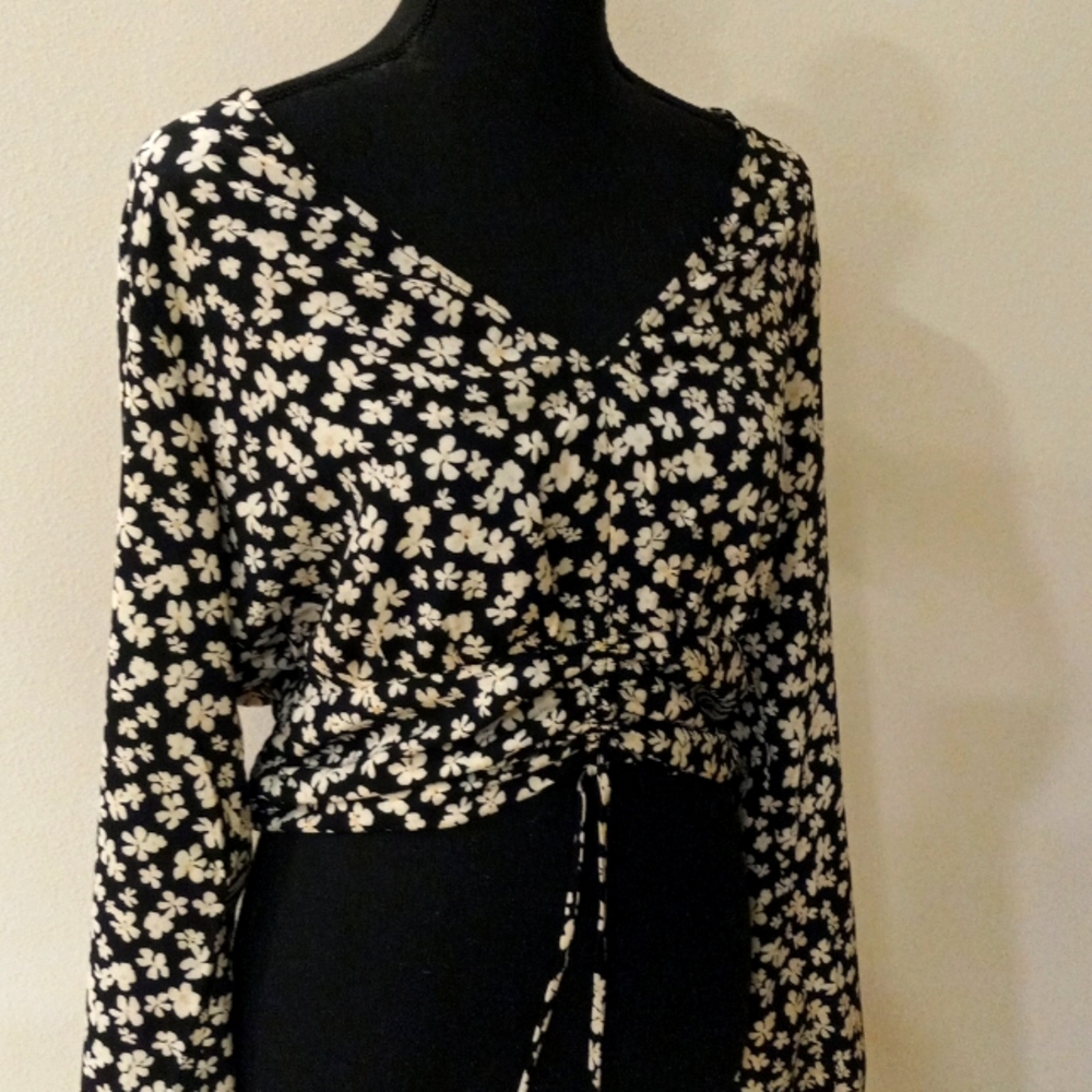 H&M Rouched floral crop top